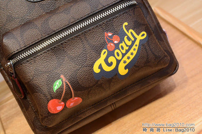 COACH蔻馳 新款C家 F25909 櫻桃印花徽章 迷你雙肩背包 女士書包 小巧可愛款  Chz1136